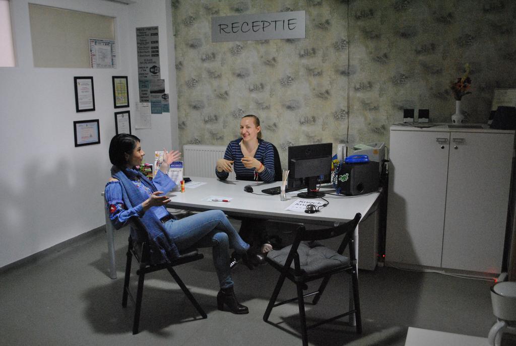 Vogue Hostel Bucharest Luaran gambar