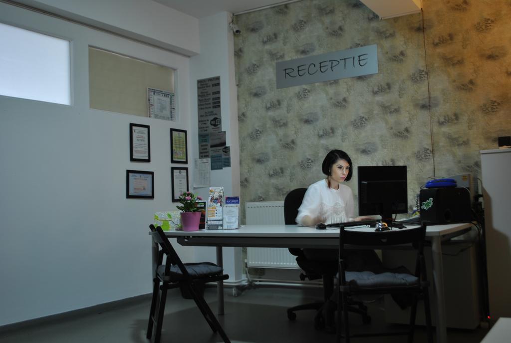 Vogue Hostel Bucharest Luaran gambar