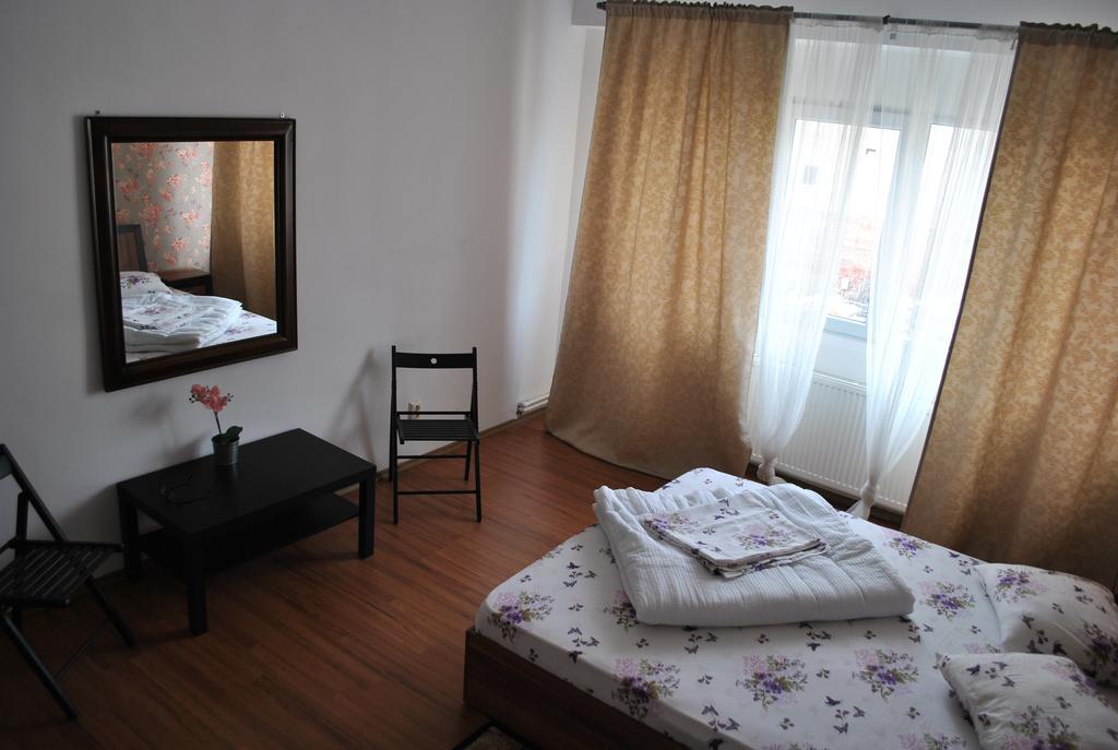 Vogue Hostel Bucharest Luaran gambar